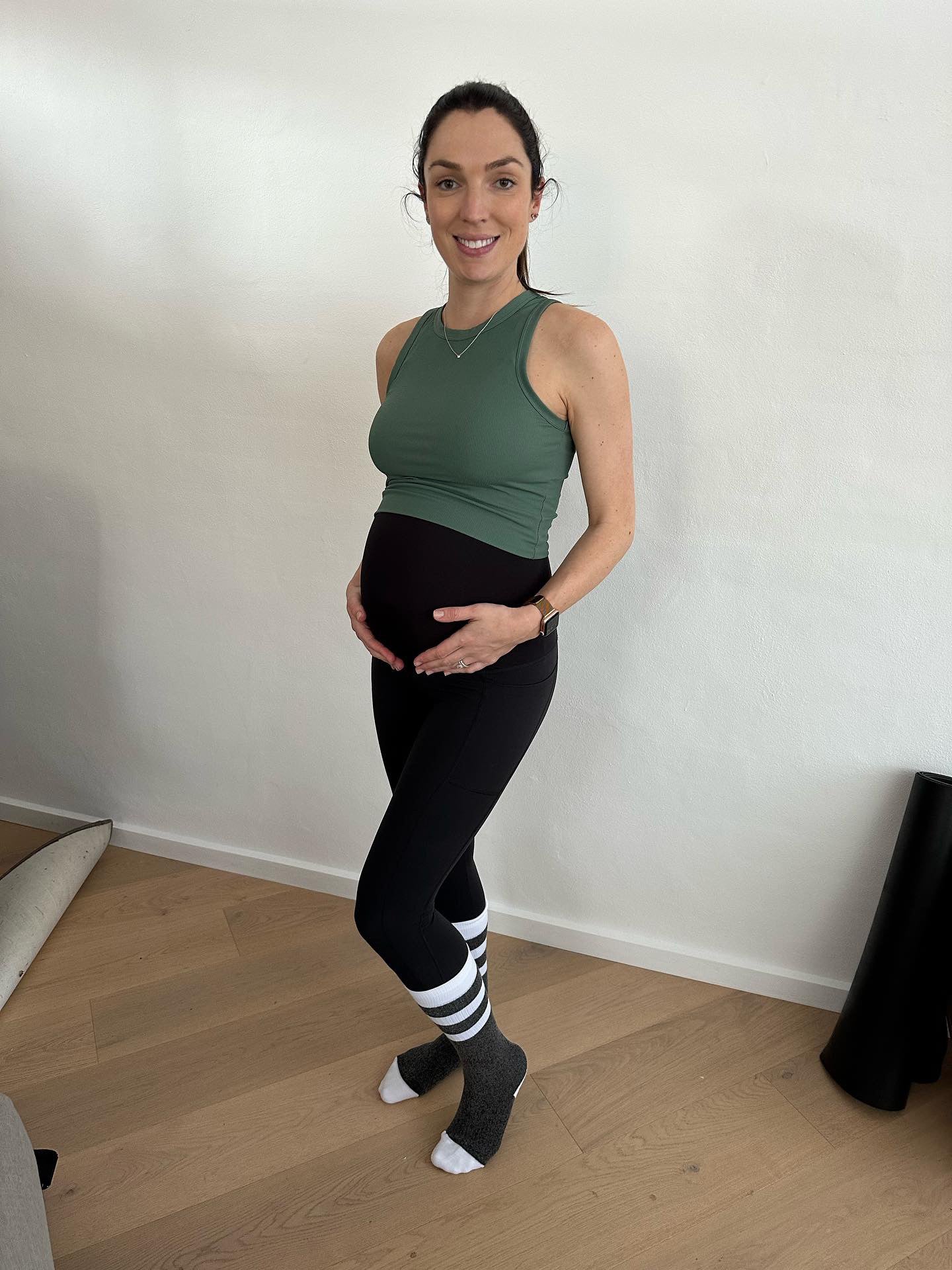 TheRY pregnancy compression leggings review - Jess Kostos women's health physio