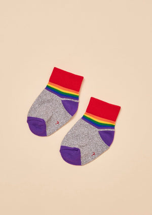 TheRY soft rainbow Baby Sock grey with rainbow stripes flatlay