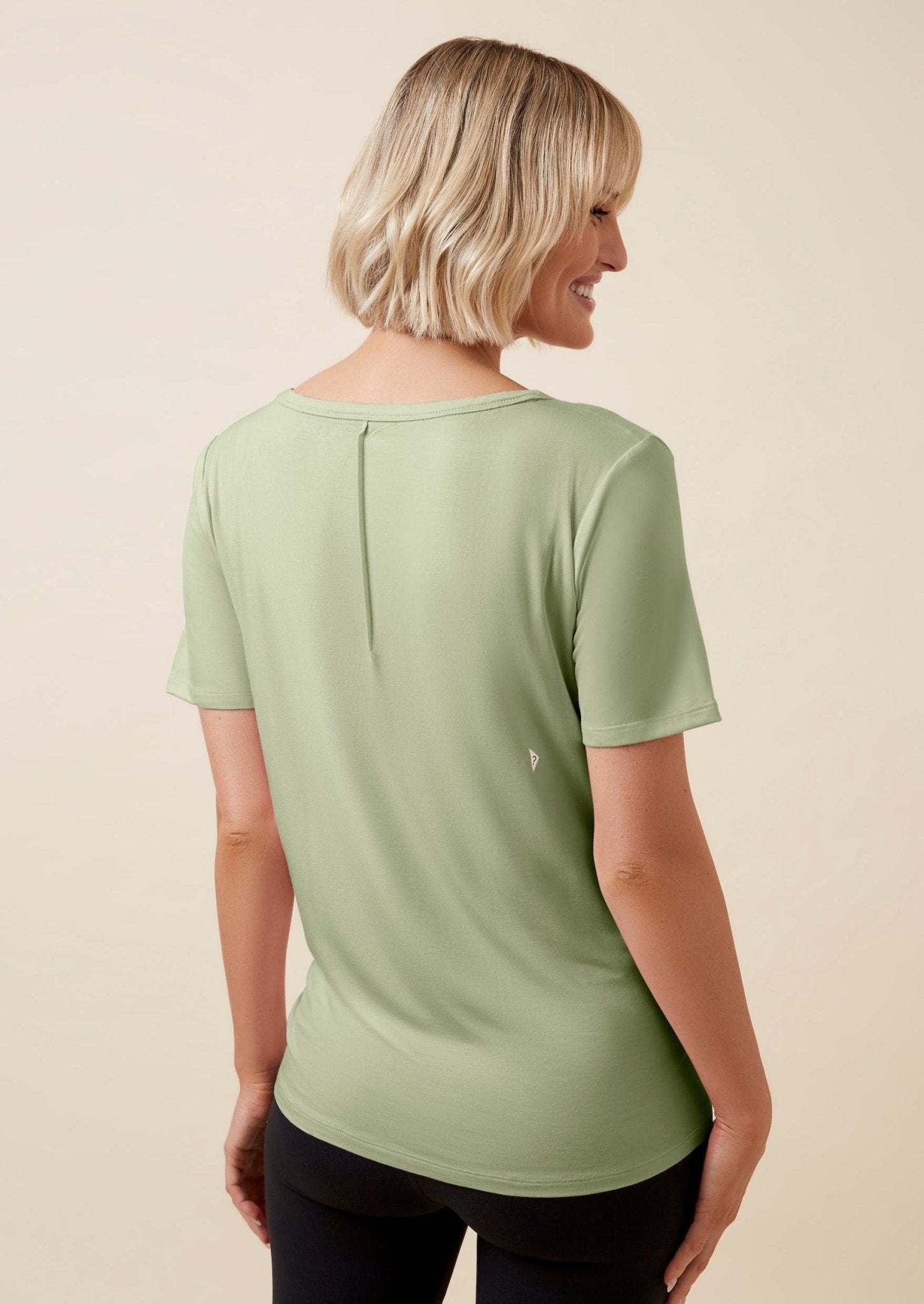 Thery Group TEE Calm Khaki The Me Slouch bamboo Tee -back view